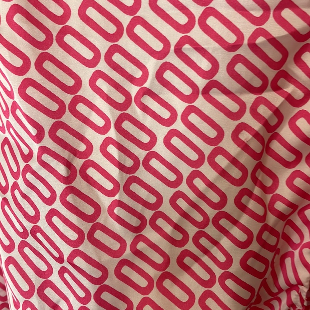 Fun pink patterned button down - Picture 3 of 4